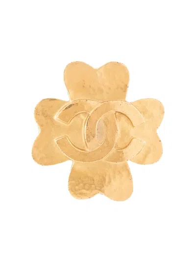 Pre-owned Chanel 1995 Cc Clover Brooch In Gold