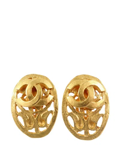 Pre-owned Chanel 1995 Cc Gold Plated Oval Clip On Earrings Costume Earrings