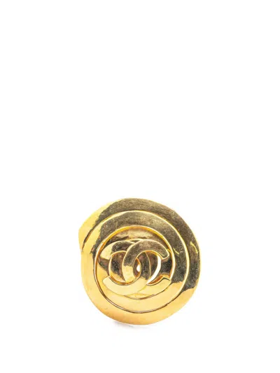 Pre-owned Chanel 1995 Cc Gold Plated Swirl Round Brooch Costume Brooch
