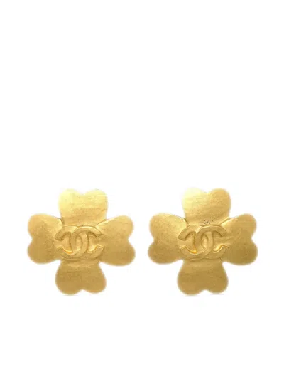 Pre-owned Chanel 1995 Clover Clip-on Earrings In Gold
