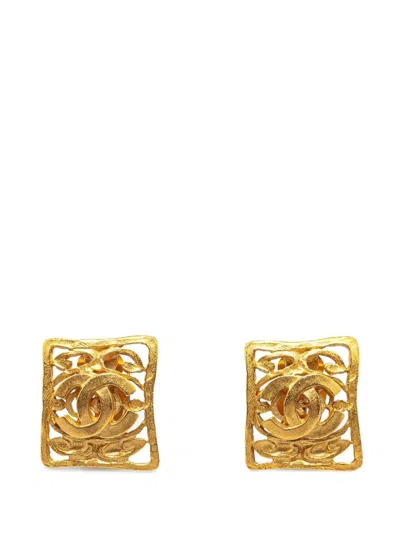Pre-owned Chanel 1995 Gold Plated Cc Clip-on Costume Earrings