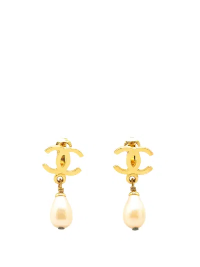 Pre-owned Chanel 1995 Gold Plated Cc Faux Pearl Drop Clip On Earrings Costume Earrings