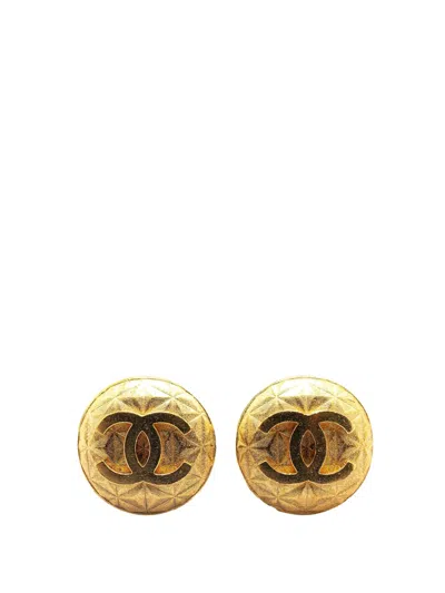 Pre-owned Chanel 1995 Gold Plated Cc Round Clip On Earrings Costume Earrings In 金色