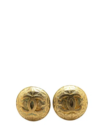 Pre-owned Chanel 1995 Gold Plated Cc Round Clip On Earrings Costume Earrings