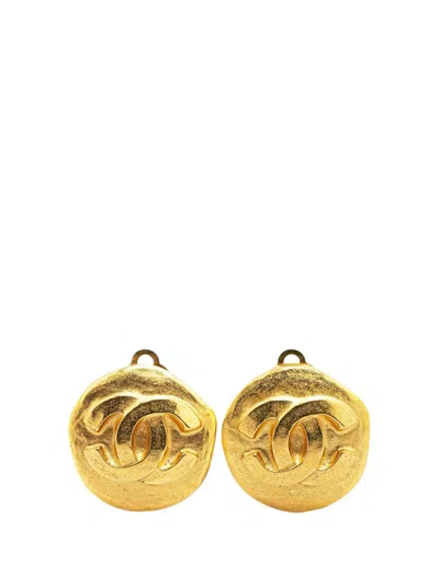 Pre-owned Chanel 1995 Gold Plated Cc Round Clip On Earrings Costume Earrings