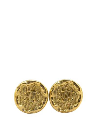 Pre-owned Chanel 1995 Gold Plated Cc Round Clip On Earrings Costume Earrings