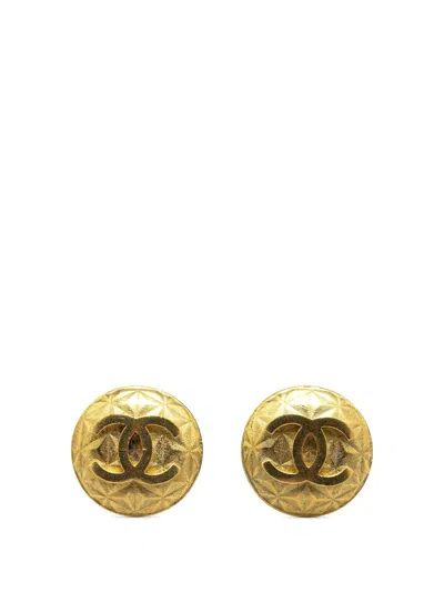 Pre-owned Chanel 1995 Gold Plated Cc Round Clip On Earrings Costume Earrings