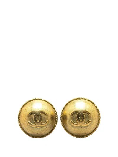 Pre-owned Chanel 1995 Gold Plated Cc Round Clip On Earrings Costume Earrings