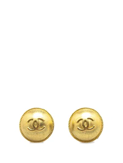 Pre-owned Chanel 1995 Gold Plated Cc Round Clip On Earrings Costume Earrings