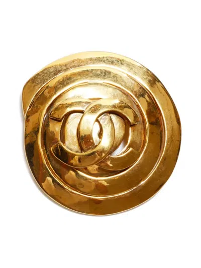 Pre-owned Chanel 1995 Interlocking Cc Brooch In Gold