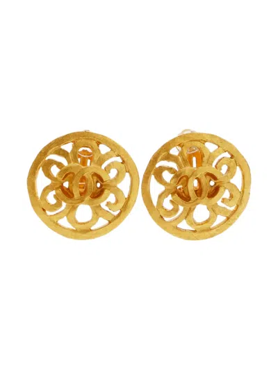 Pre-owned Chanel 1995 Signature Interlocking Cc Logo Clip-on Earrings In Gold