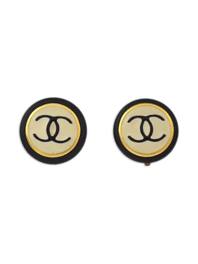 Pre-owned Chanel 1996 Button Clip-on Earrings In Gold