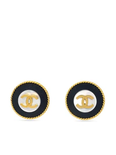 Pre-owned Chanel 1996 Button Clip-on Earrings In Gold