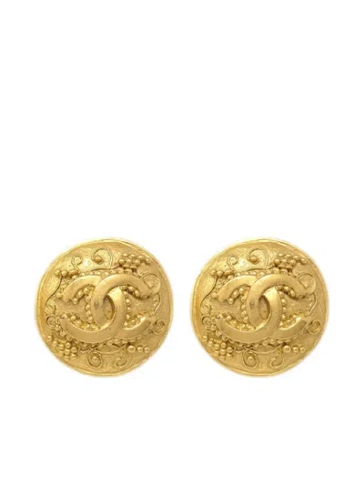 Pre-owned Chanel 1996 Cc Button Clip-on Earrings In Gold