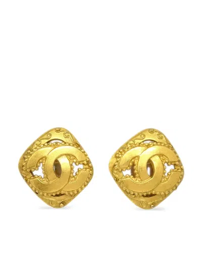 Pre-owned Chanel 1996 Cc Clip-on Earrings In Gold