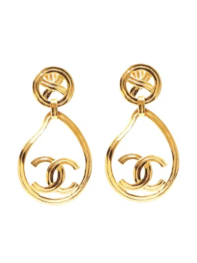 Pre-owned Chanel 1996 Cc Clip-on Earrings In Gold