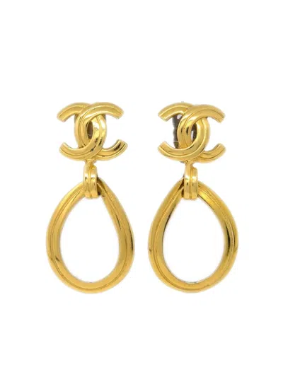 Pre-owned Chanel 1996 Cc Dangle Clip-on Earrings In Gold