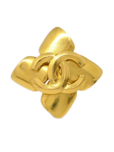 Pre-owned Chanel 1996 Cc Flower Brooch In Gold