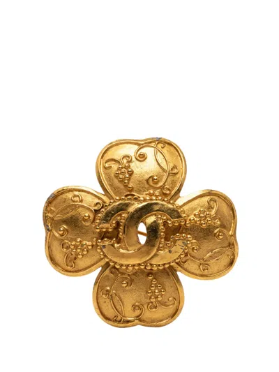Pre-owned Chanel 1996 Cc Gold Plated Grapevine Clover Brooch Costume Brooch