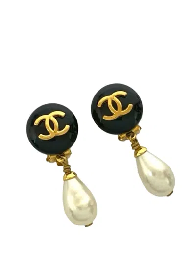 Pre-owned Chanel 1996 Cc Gold Plated Resin And Faux Pearl Drop Clip On Earrings Costume Earrings In Black
