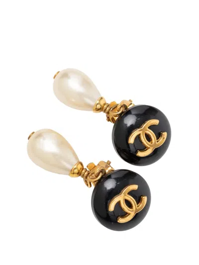 Pre-owned Chanel 1996 Cc Gold Plated Resin And Faux Pearl Drop Clip On Earrings Costume Earrings In Black