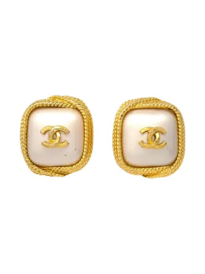 Pre-owned Chanel 1996 Cc Squared Clip-on Earrings In 金色