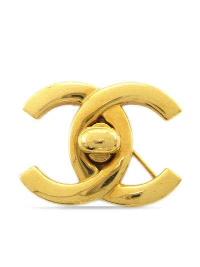 Pre-owned Chanel 1996 Cc Turn-lock Brooch In Gold