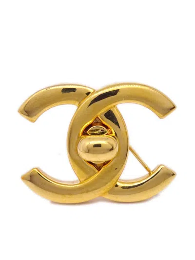 Pre-owned Chanel 1996 Cc Turn-lock Brooch In Gold