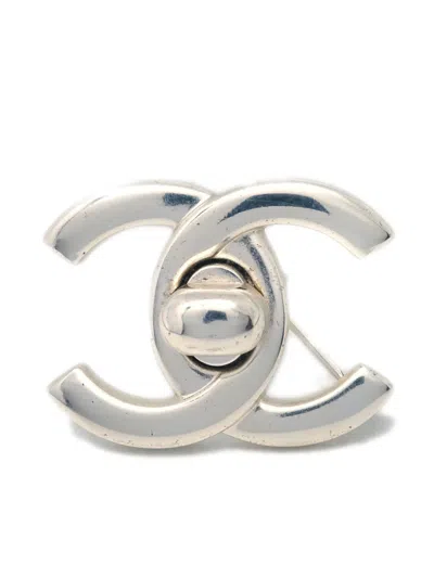 Pre-owned Chanel 1996 Cc Turn-lock Brooch In Silver