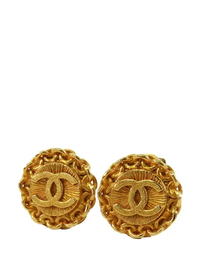 Pre-owned Chanel 1996 Gold Plated Cc Round Clip On Earrings Costume Earrings In 金色