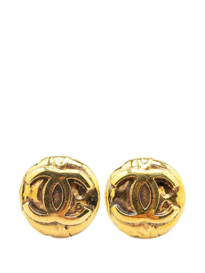 Pre-owned Chanel 1996 Gold Plated Cc Round Clip On Earrings Costume Earrings