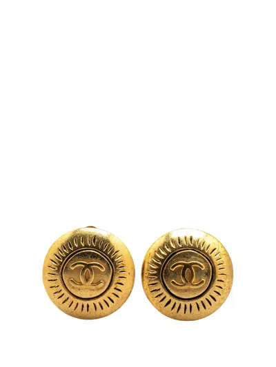 Pre-owned Chanel 1996 Gold Plated Cc Round Clip On Earrings Costume Earrings