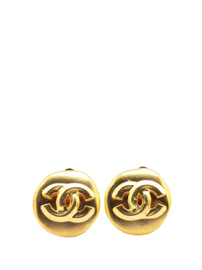 Pre-owned Chanel 1996 Gold Plated Cc Round Clip On Earrings Costume Earrings