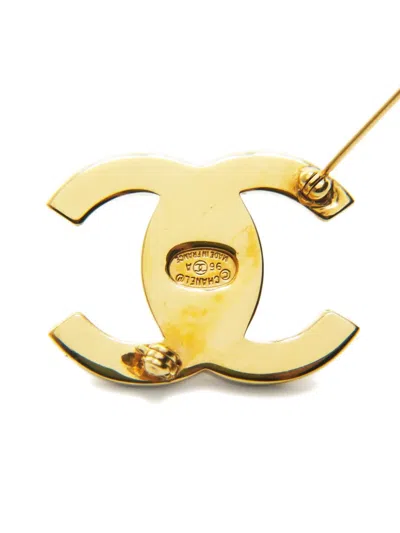 Pre-owned Chanel 1996 Interlocking Cc Turn-lock Brooch In Gold
