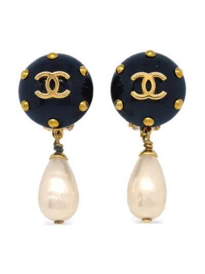 Pre-owned Chanel 1996 Pearl Dangle Clip-on Earrings In Black