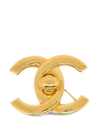 Pre-owned Chanel 1996 Turnlock Brooch In Gold