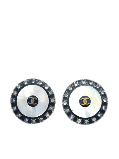 Pre-owned Chanel 1997 Cc Button Clip-on Earrings In White