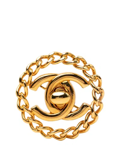 Pre-owned Chanel 1997 Cc Gold Plated Turn Lock Chain Round Brooch Costume Brooch