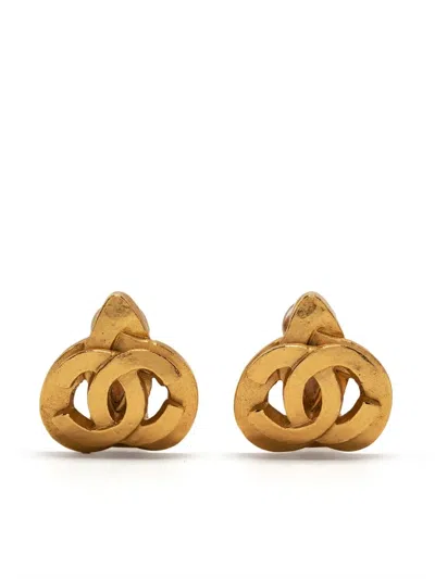 Pre-owned Chanel 1997 Cc Heart Clip-on Earrings In Gold