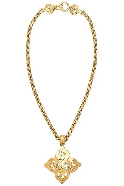 Pre-owned Chanel Coco Mark Pendant Necklace In Gold