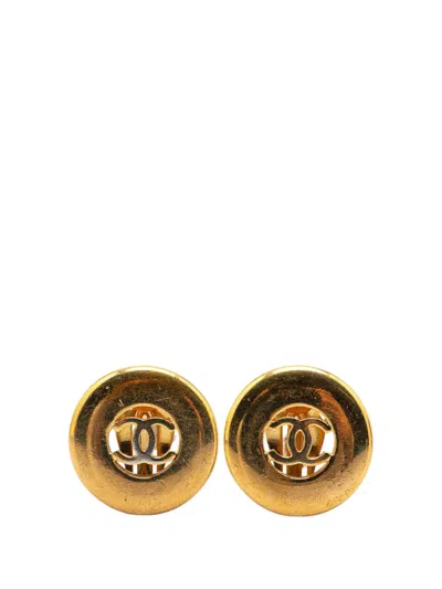 Pre-owned Chanel 1997 Gold Plated Cc Round Clip On Earrings Costume Earrings