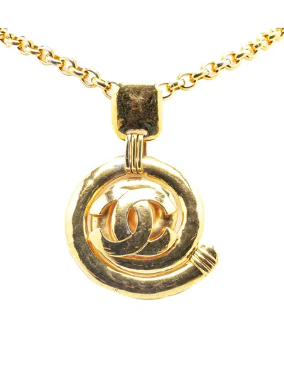 Pre-owned Chanel 1997 Gold Plated Cc Round Pendant Necklace Costume Necklace