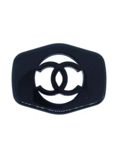 Pre-owned Chanel 1997 Interlocking Cc Brooch In 黑色