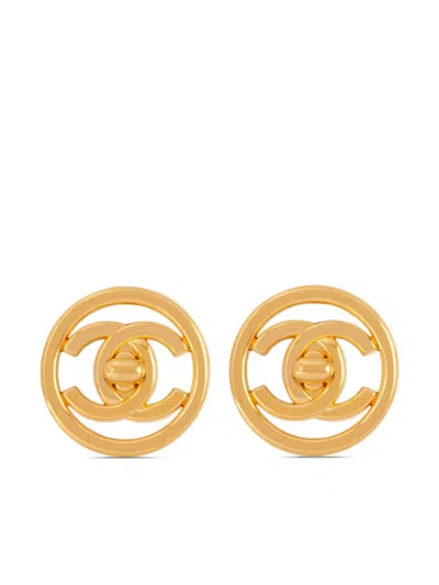 Pre-owned Chanel 1997 Interlocking Cc Earrings In Gold