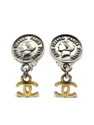 Pre-owned Chanel 1997 Medallion Clip-on Earrings In Silver
