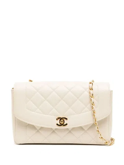 Pre-owned Chanel 1997 Medium Diana Shoulder Bag In White
