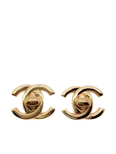 Pre-owned Chanel 1997s Turnlock Logo Clip-on Earrings In Gold