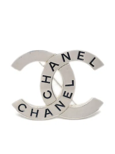 Pre-owned Chanel 1998 Cc Logo-engraved Brooch In Silver