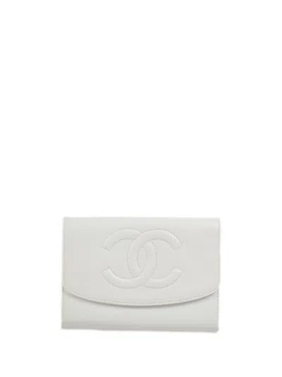 Pre-owned Chanel 1998 Cc Stitch Compact Wallet In White