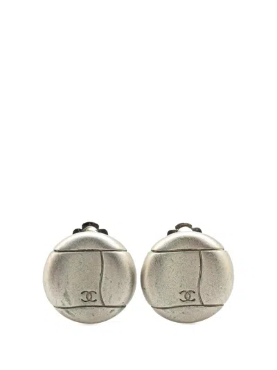 Pre-owned Chanel 1998 Silver Cc Round Clip On Earrings Costume Earrings